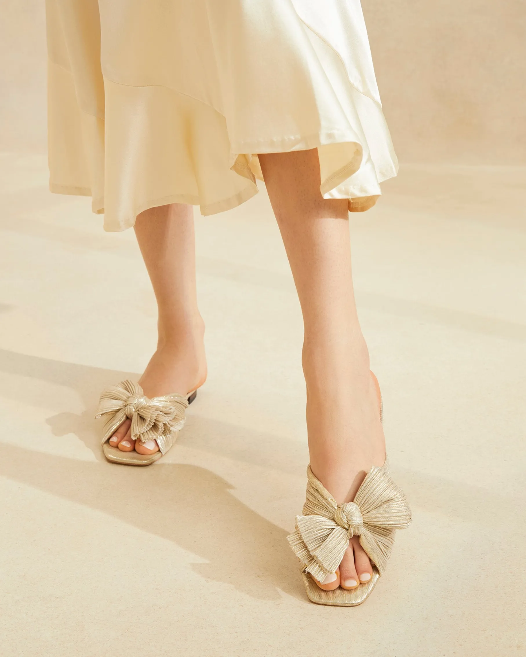 Daphne Blue Bow Slide