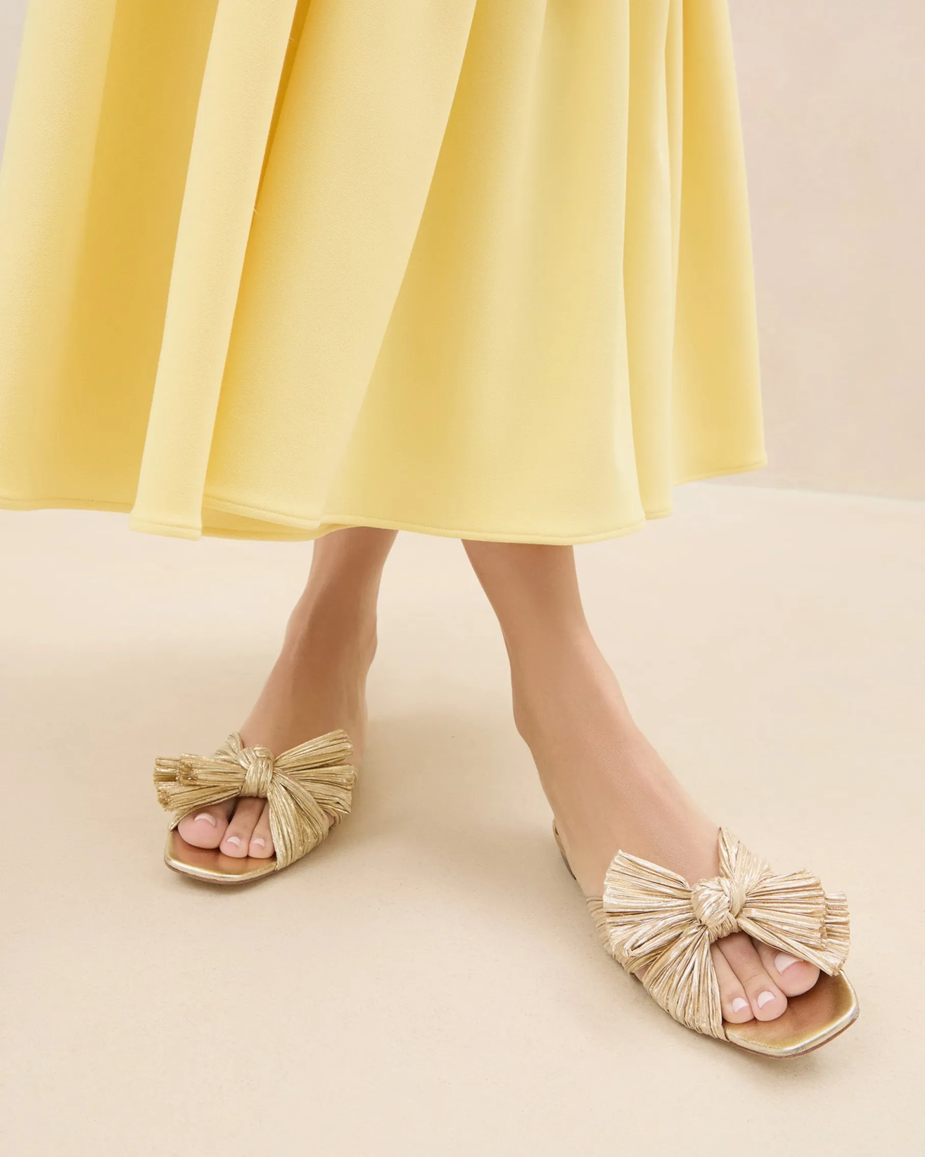 Daphne Gold Pleated Bow Slide